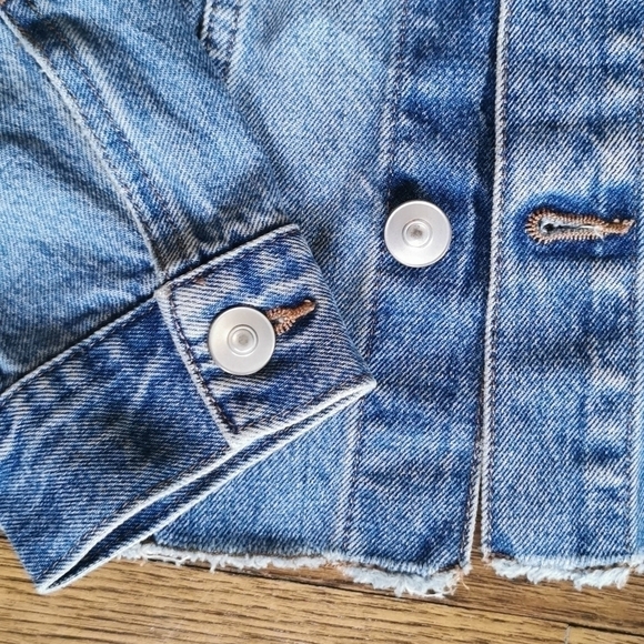 H&M Highly Distressed Faded Denim Jacket 8 - Picture 5 of 7